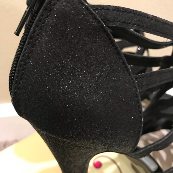 Heels - Picture 6 of 6